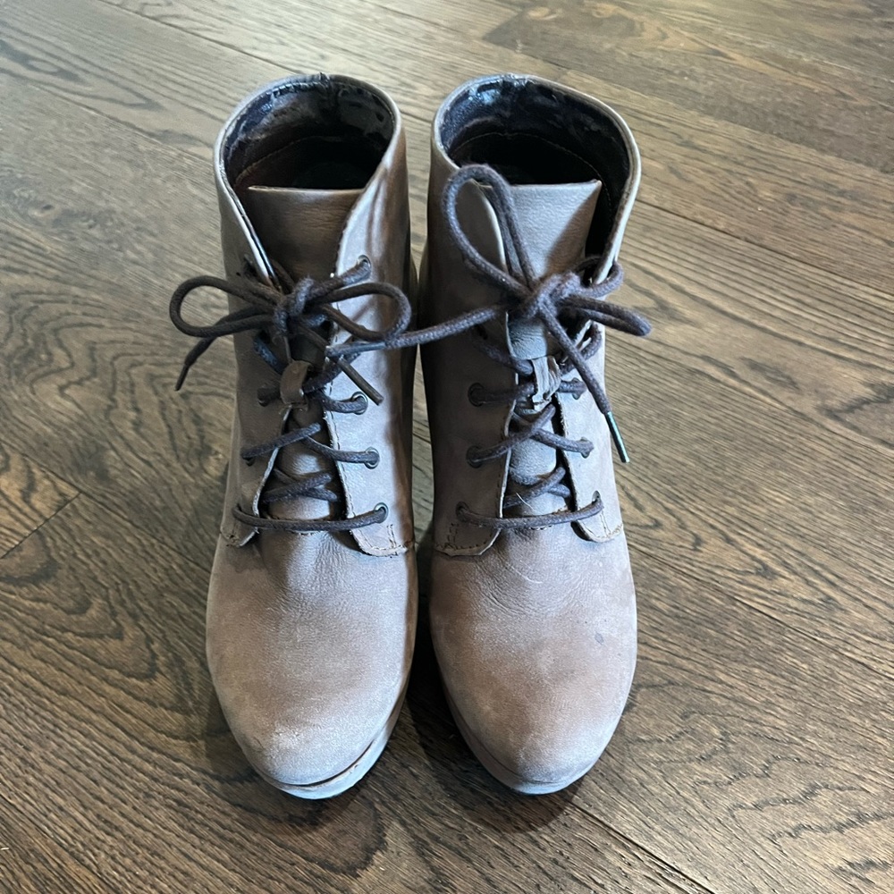 Steve Madden Taupe Booties